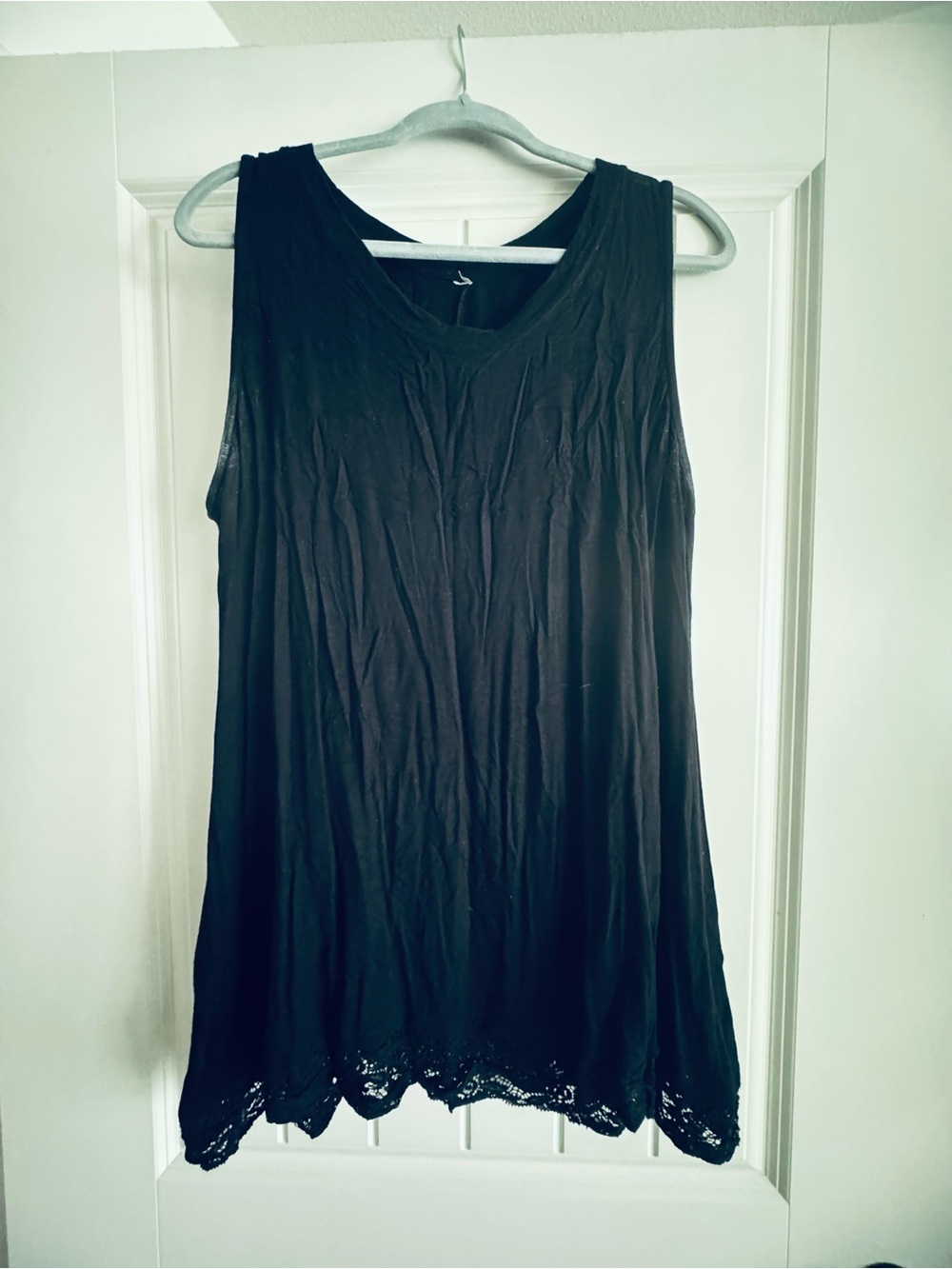 Women's Black Sleeveless Lace-Hem Tank Top